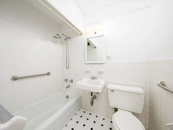 4th image of 90 Gold St APT 14L