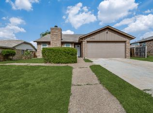 104 Grand Meadow Dr, Fort Worth, TX 76108