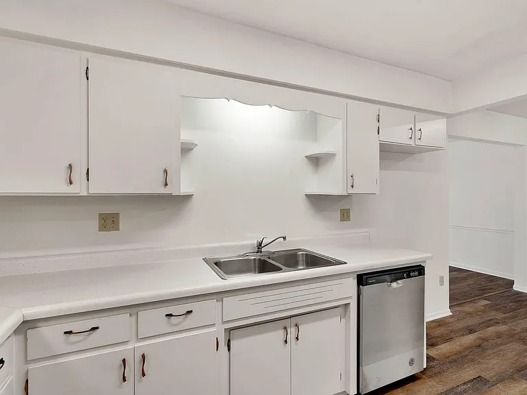 2107 Garden Dr — Photo 9