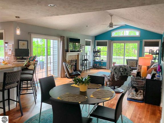 5th image of 2545 W Crown Dr