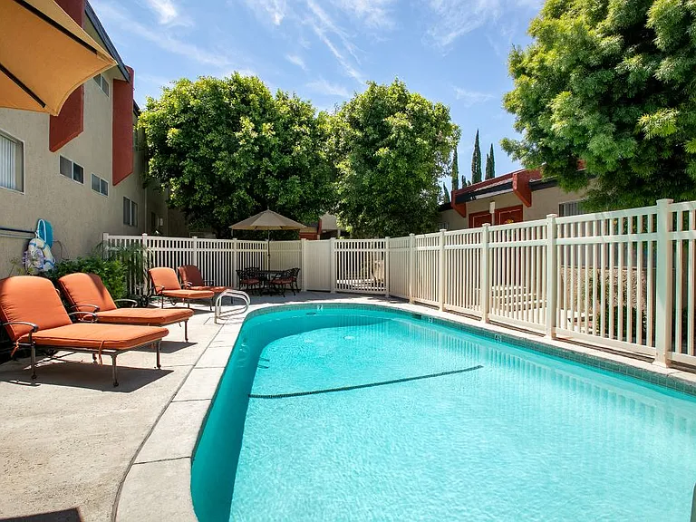 Topanga Canyon Apartments — Photo 10
