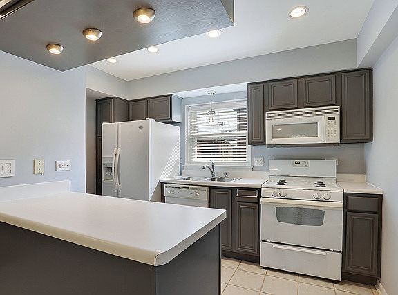 2nd image of 6451 S Narragansett Ave APT 2D