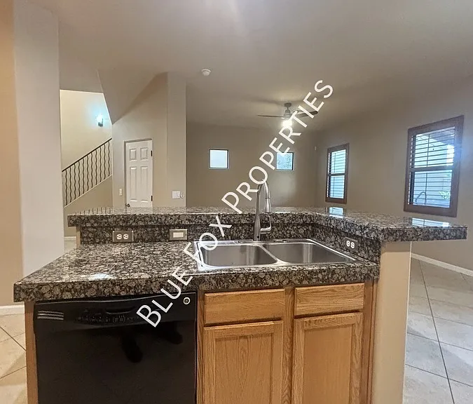 4688 N Belgravia Rd — Photo 8