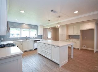 2920 Magnolia Ln, Groves, TX 77619