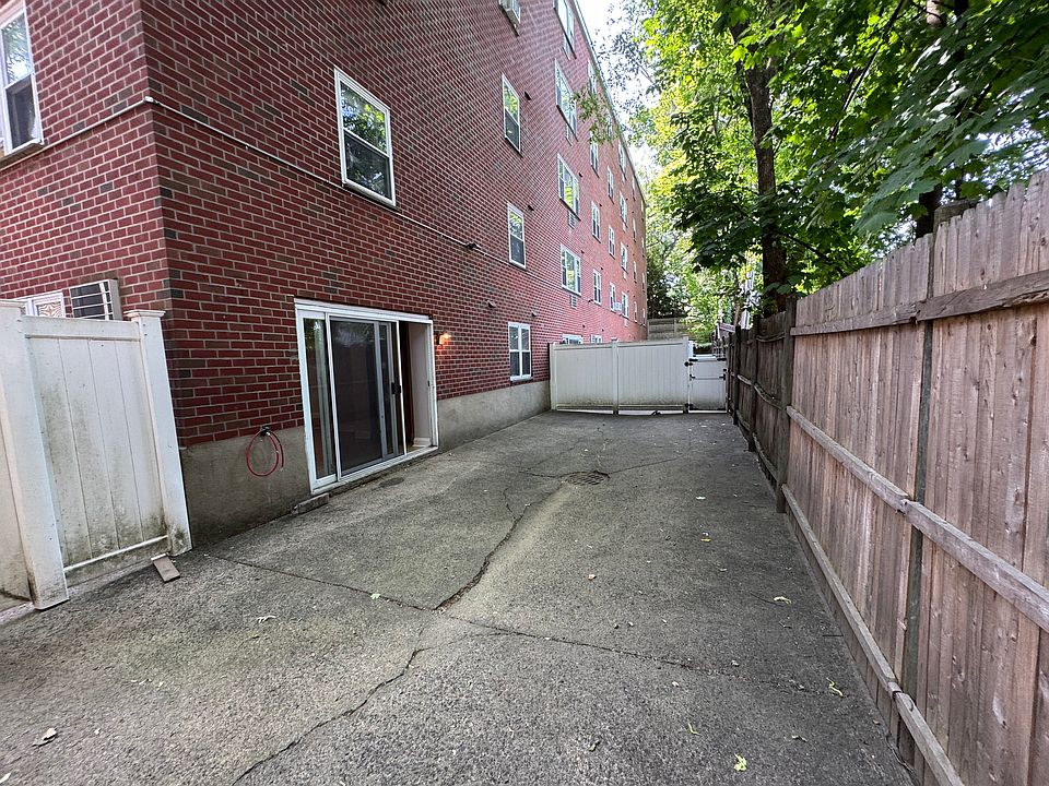 1st image of 118 Babcock St #2