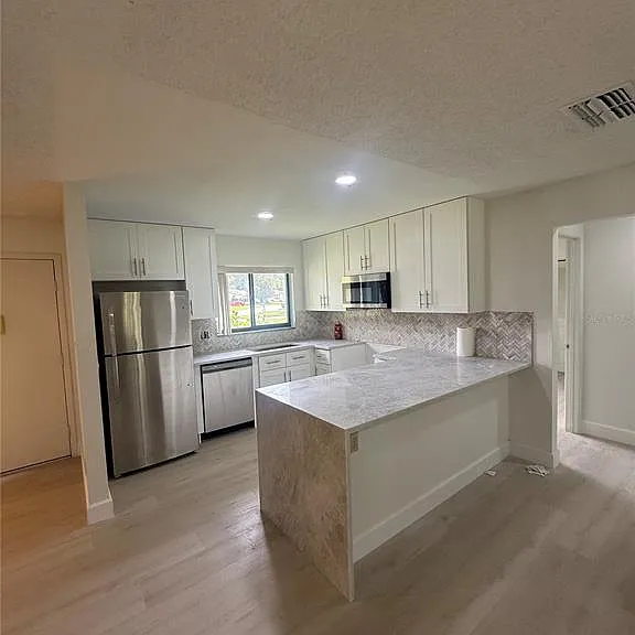 10719 Lazy Lake Dr — Photo 3