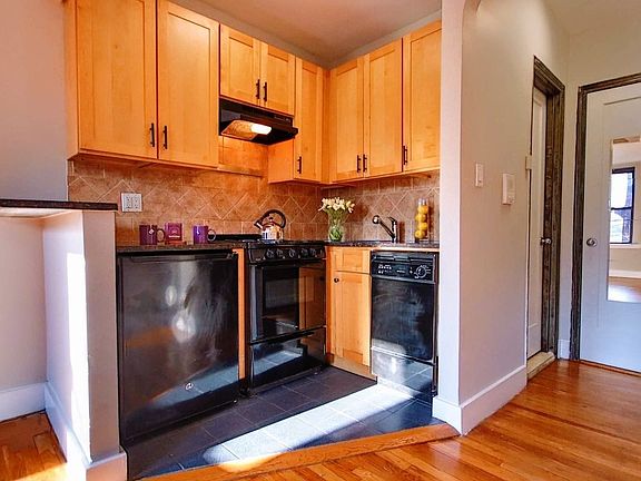 5th image of 128 Saint Marks Pl APT 4C