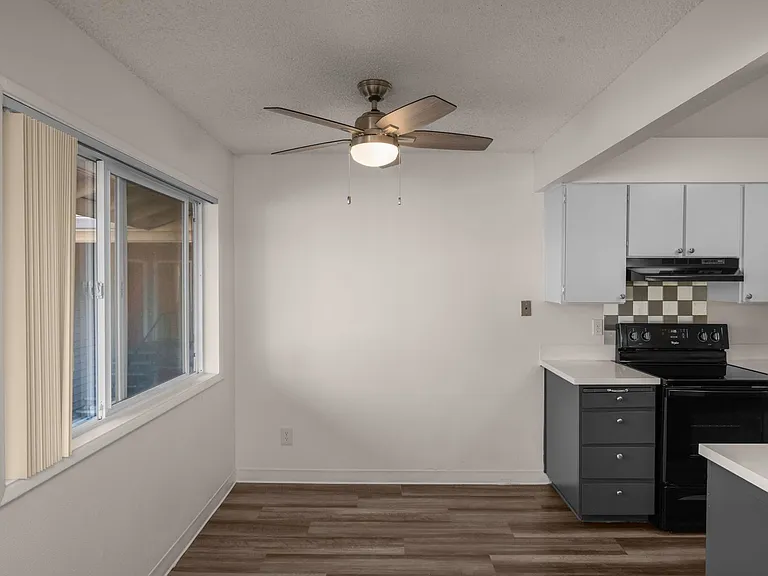 27th East Apartments — Photo 6
