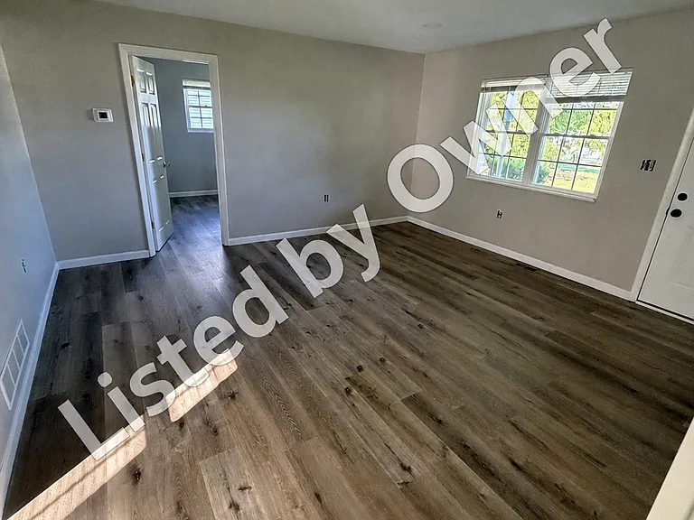 148 S Bohemia Ave — Photo 9
