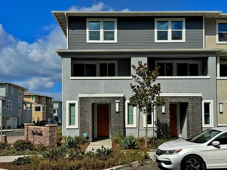 2729 Erebus Ct — Photo 3