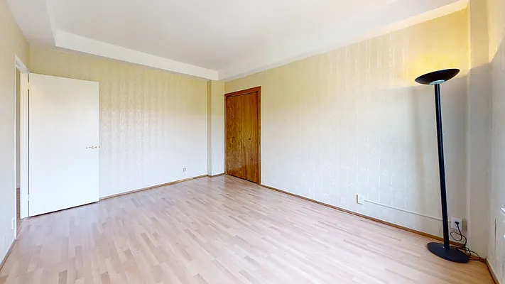 Sold by NYC Red Group LLC | media 22