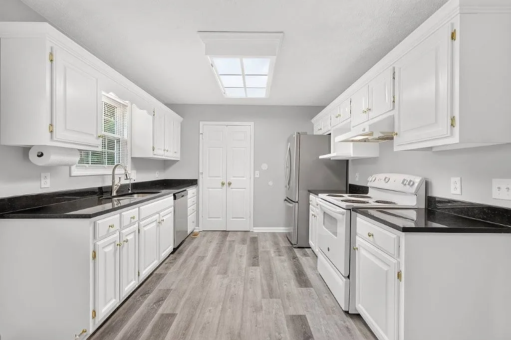 3 bed, 1260 sqft, $1,650 — Photo 2