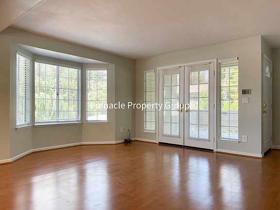 4th image of 711 Hibiscus Pl