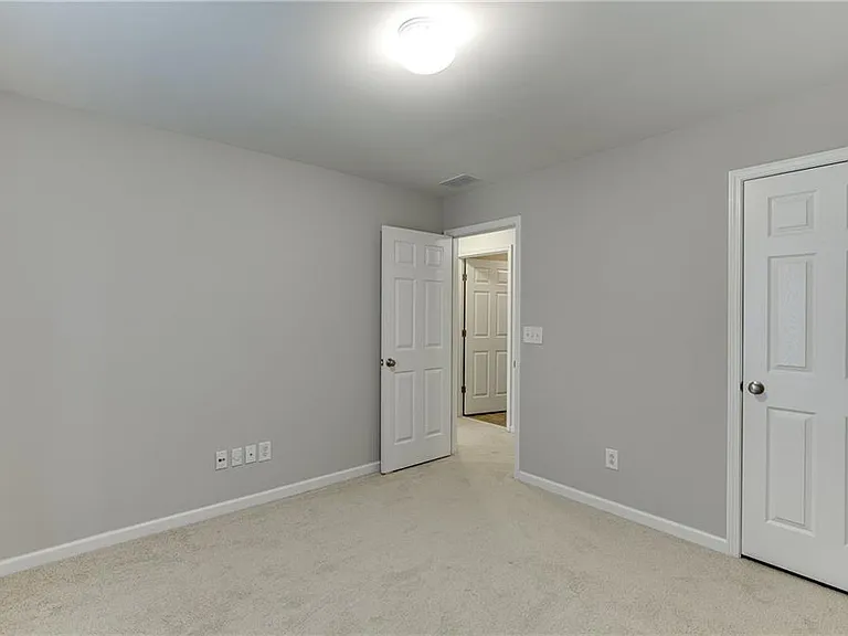 2801 Loftview Sq — Photo 29