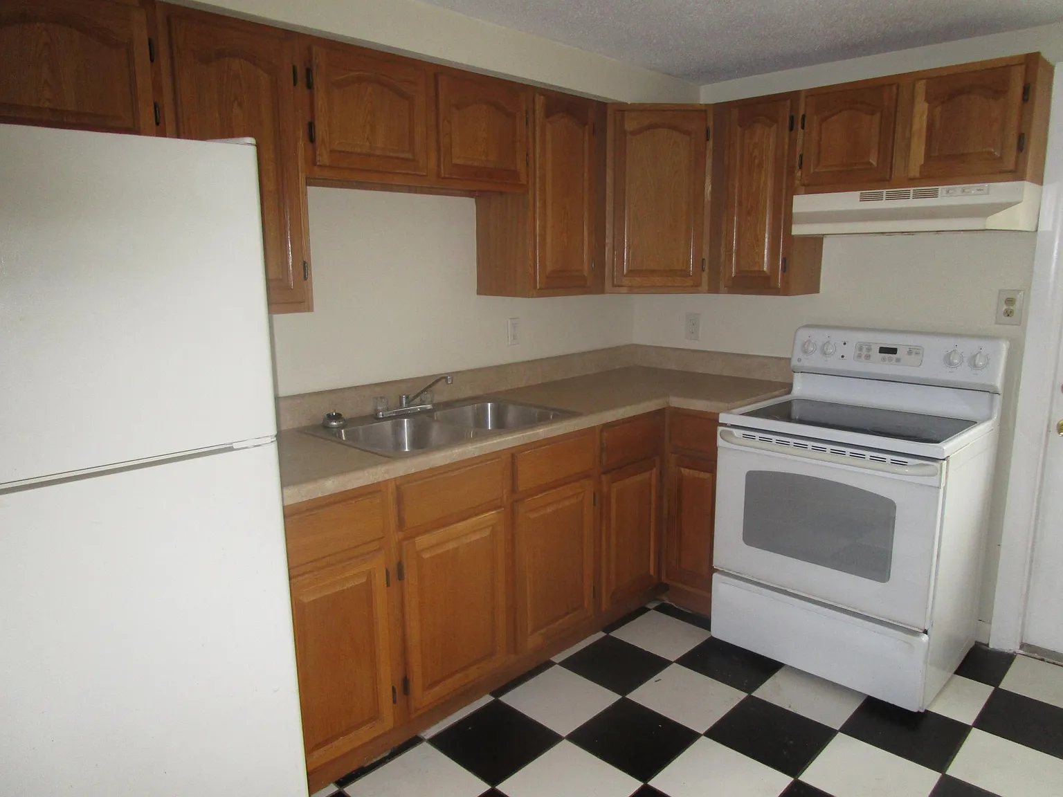2 bed, $2,000 — Photo 3