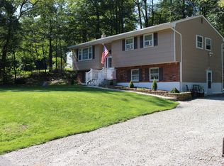 24 Hickory Rd, Highland Lakes, NJ 07422