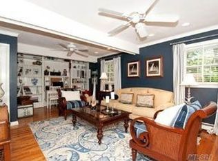 160 Hoover Pl, Centerport, NY 11721
