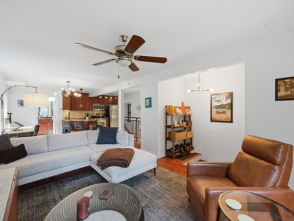 4th image of 2013 W Crystal St APT 1F