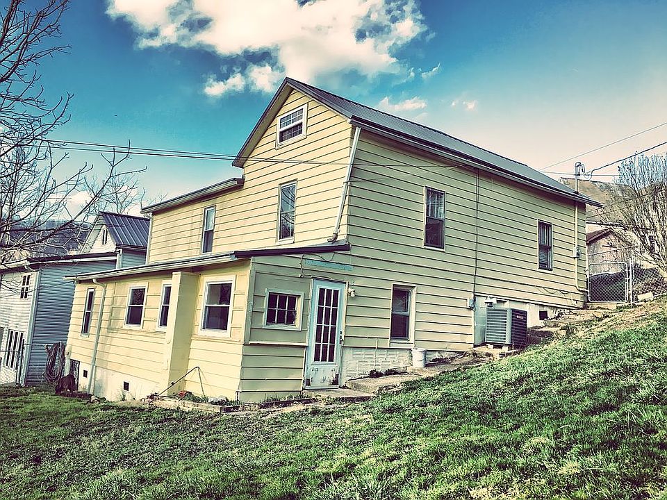 1st image of 121 Highland St