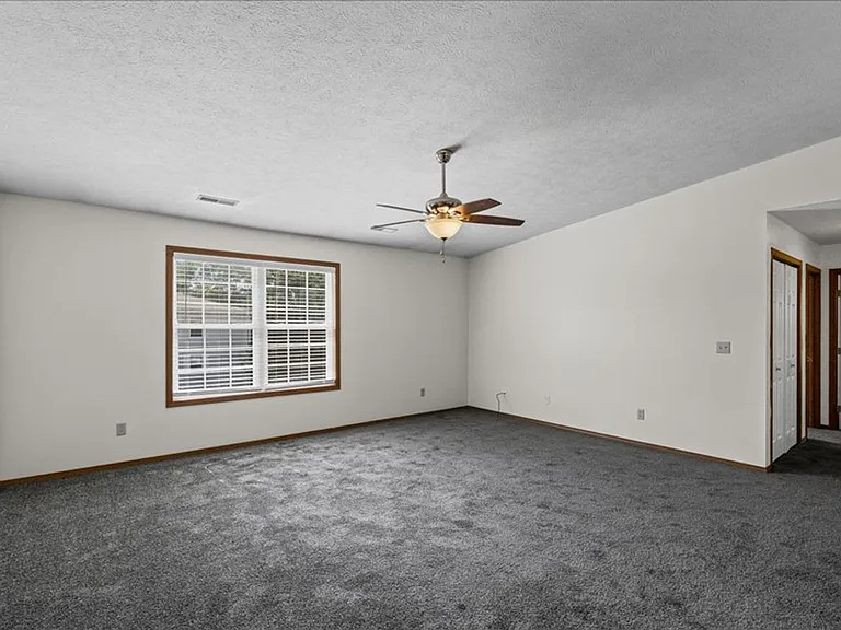 108 Oak Creek Plaza — Photo 43