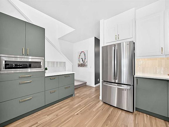 4th image of 1416 W 43rd St SW