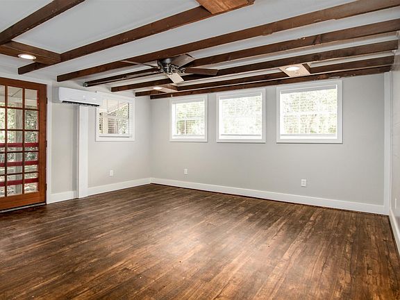 4th image of 330 Avenue L