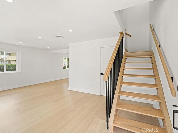 4th image of 7010 Lennox Ave