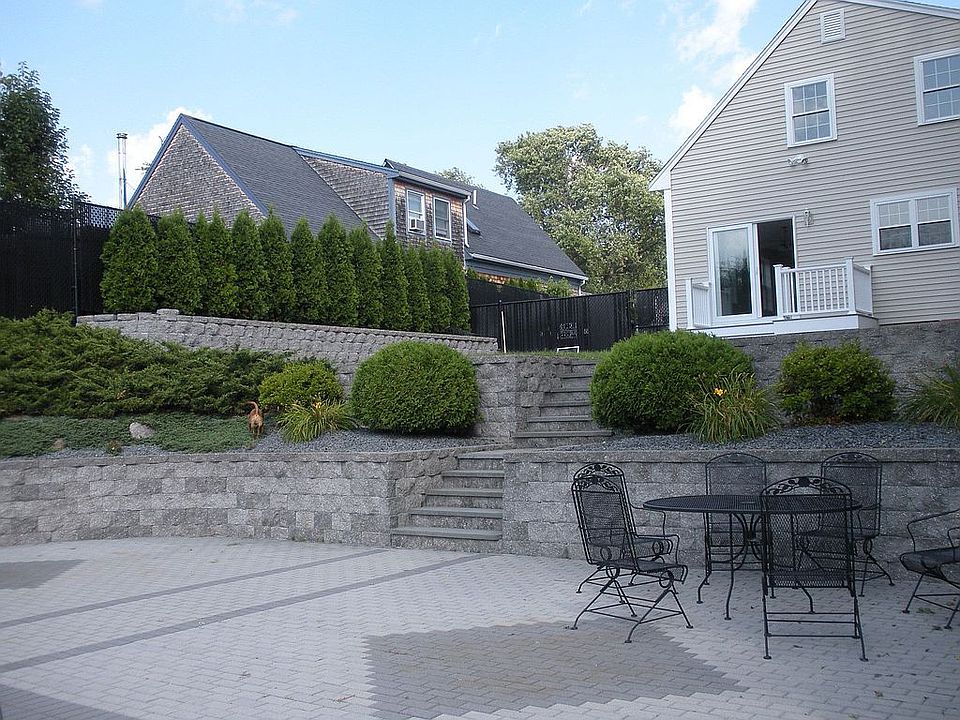 2nd image of 55 Pearl St