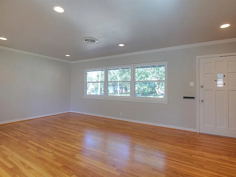 5611 Arboles Dr — Photo 4