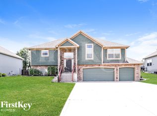 15309 Sycamore St, Basehor, KS 66007