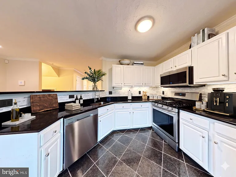 6955 Aquamarine Ct — Photo 5