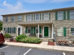 813 Knoll Dr, Mount Joy, PA 17552