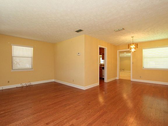 4th image of 2133 West Ct