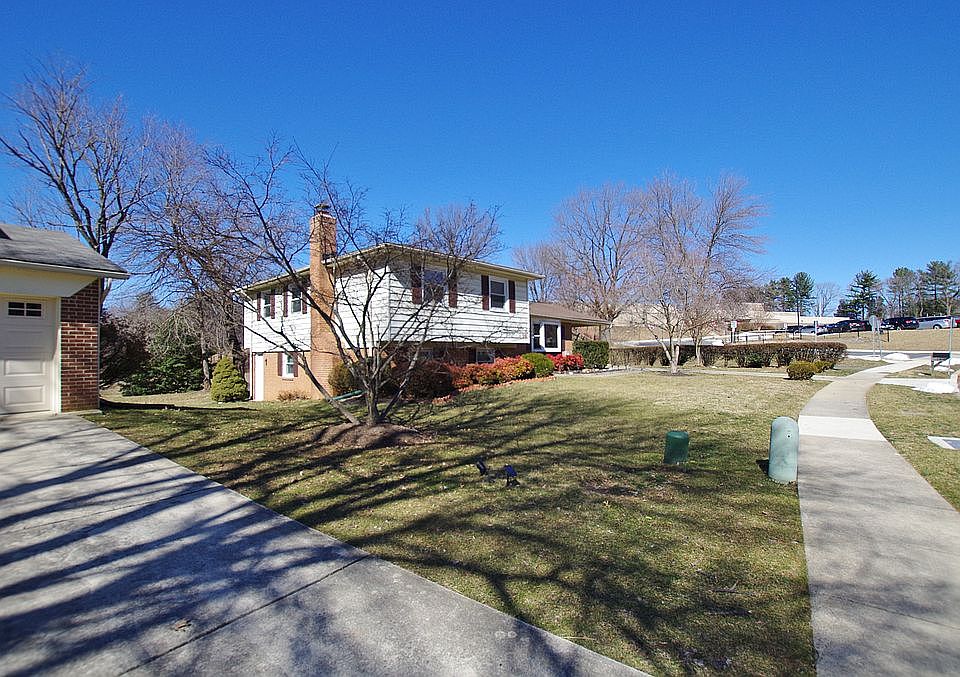 1st image of 14 Marquis Dr