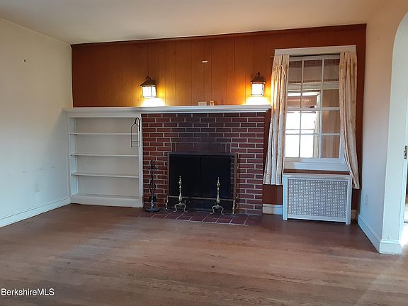 4th image of 32 Jason St