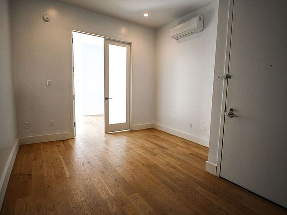 3rd image of 867 Halsey St #L3