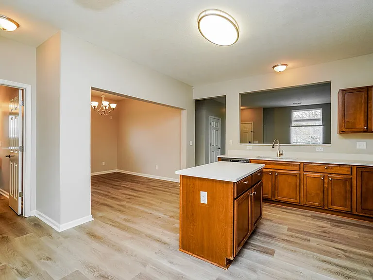 5333 Winchester Cathedral Dr — Photo 8