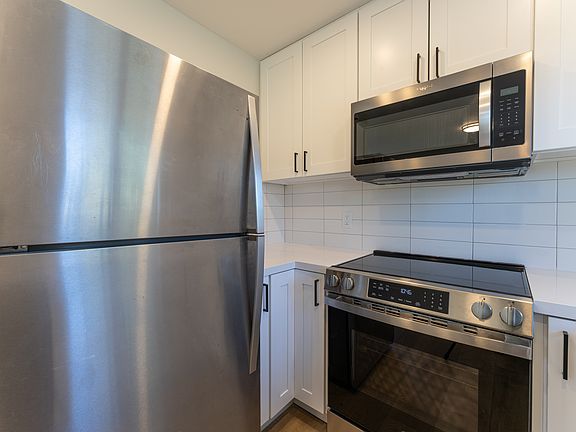 2nd image of 803 Maryann Dr APT 1