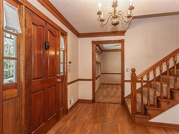 4th image of 325 Knotts Cir