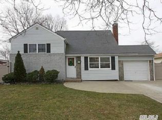 2414 Bayview Ave, Wantagh, NY 11793