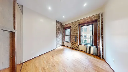 235 W 18th St #5RE Photo 1