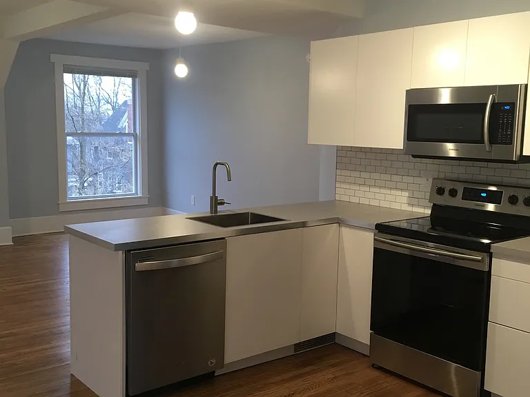632 Prospect Ave SE #4 — Photo 2