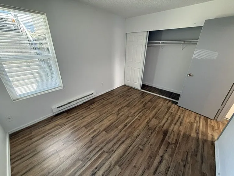 2512 Bayview Apartments — Photo 7