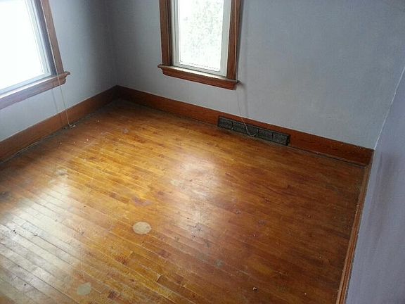 4th image of 218 Fonddulac Ave