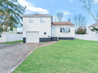 16 Ford Dr S, Massapequa, NY 11758