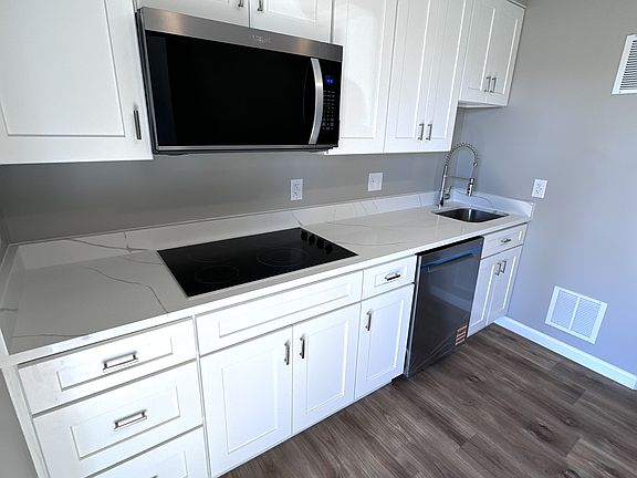 3rd image of 19 Heron Ct #Basement