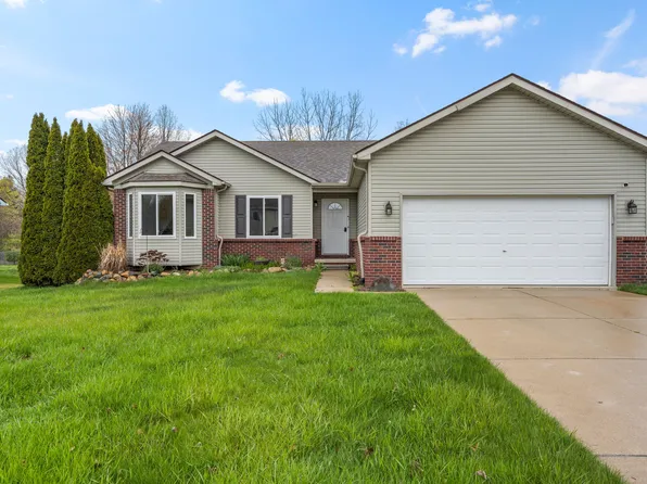 8424 Samantha Ln, Fair Haven, MI 48023