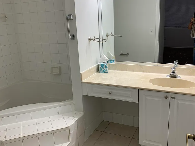 2080 Greenview Shores Blvd #404 — Photo 7