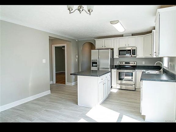 3rd image of 2006 Maury St