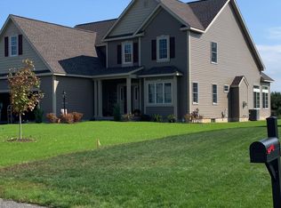 20 Fieldstone Dr, Ballston Lake, NY 12019